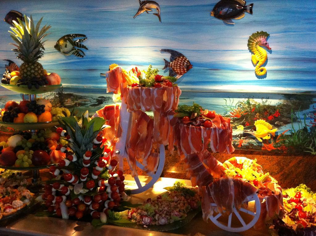 Hotel Vina De Mar Lignano Sabbiadoro Buitenkant foto