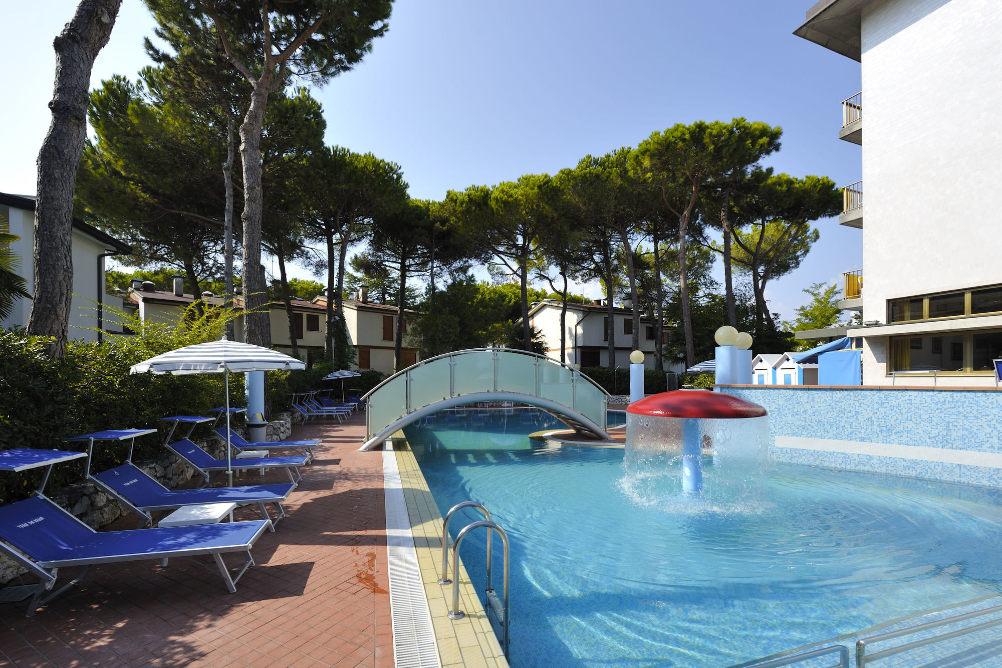 Hotel Vina De Mar Lignano Sabbiadoro Buitenkant foto