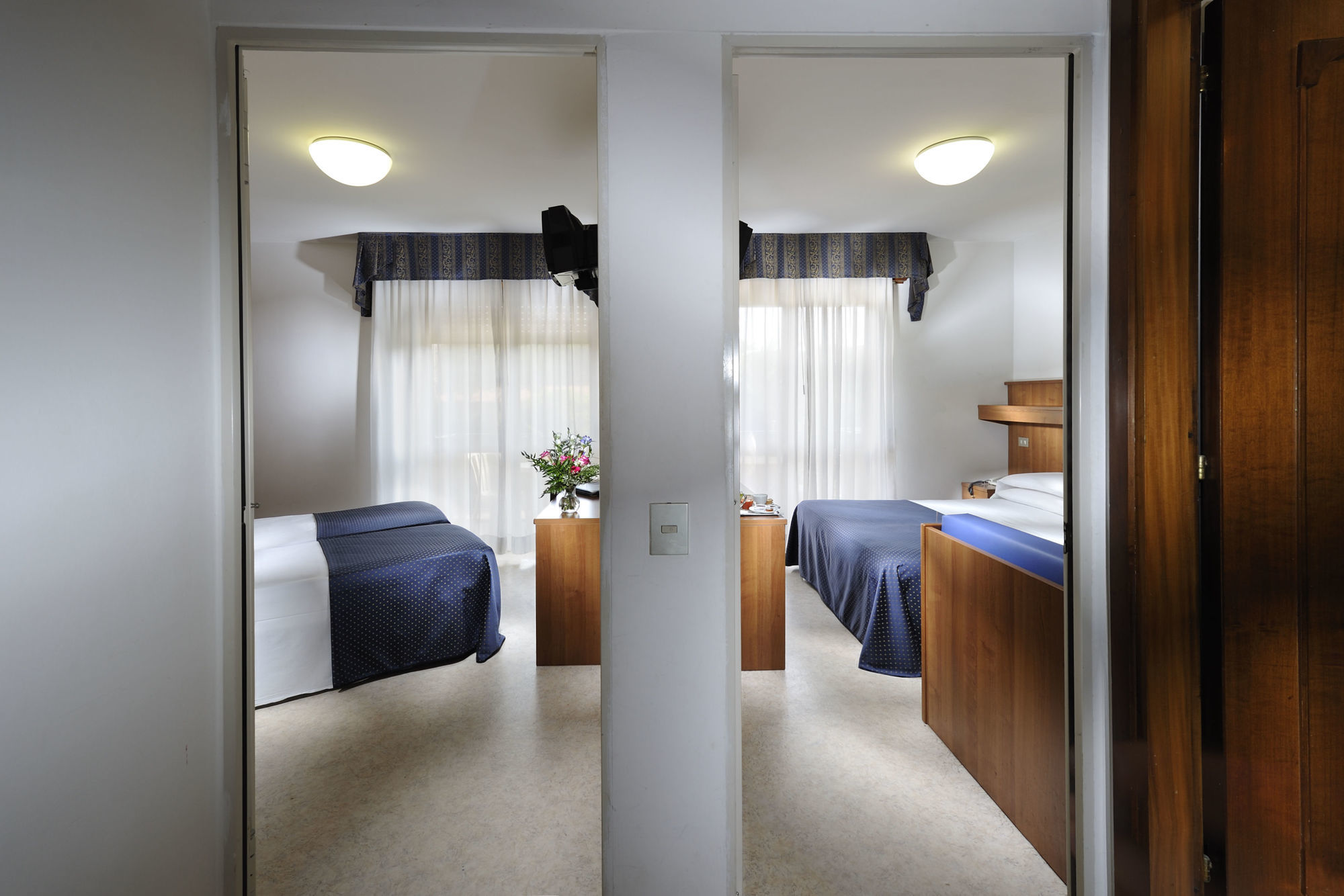 Hotel Vina De Mar Lignano Sabbiadoro Buitenkant foto