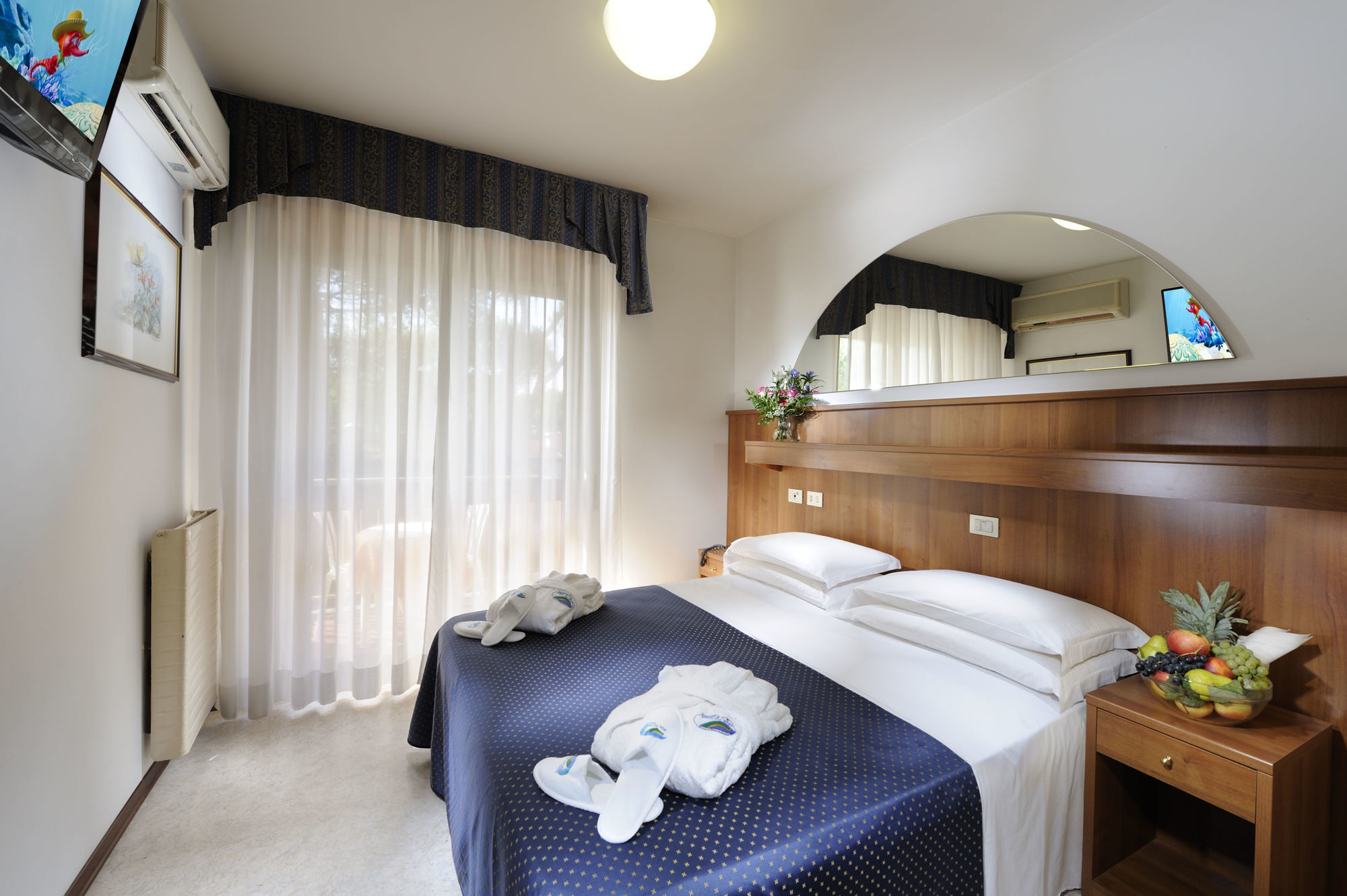 Hotel Vina De Mar Lignano Sabbiadoro Buitenkant foto