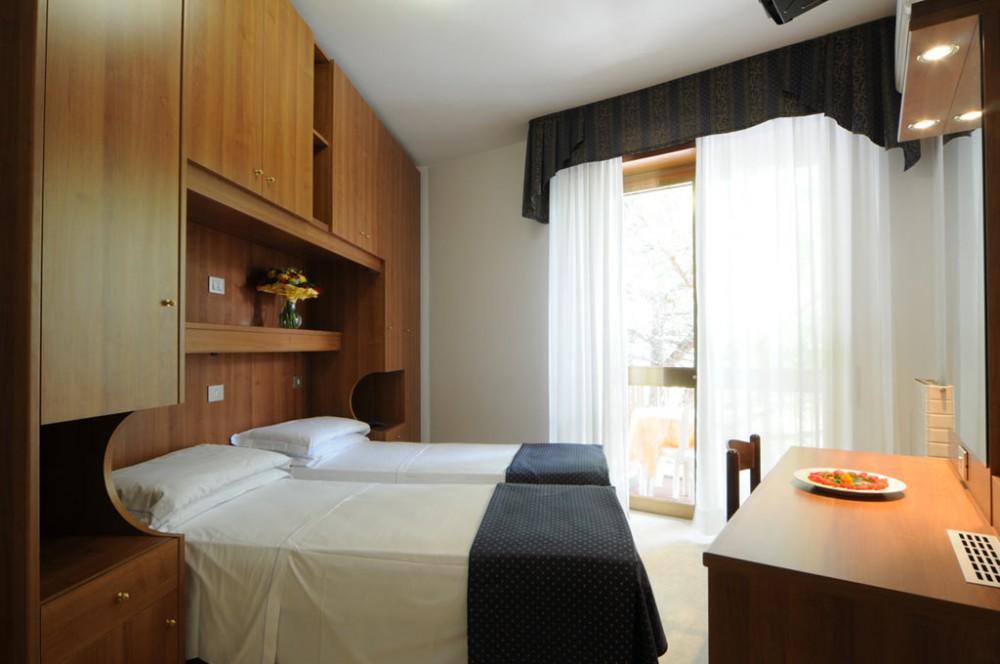 Hotel Vina De Mar Lignano Sabbiadoro Buitenkant foto