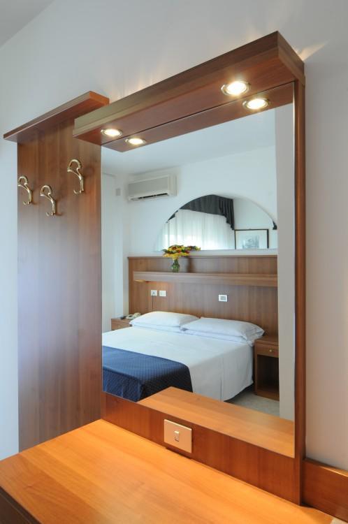 Hotel Vina De Mar Lignano Sabbiadoro Buitenkant foto